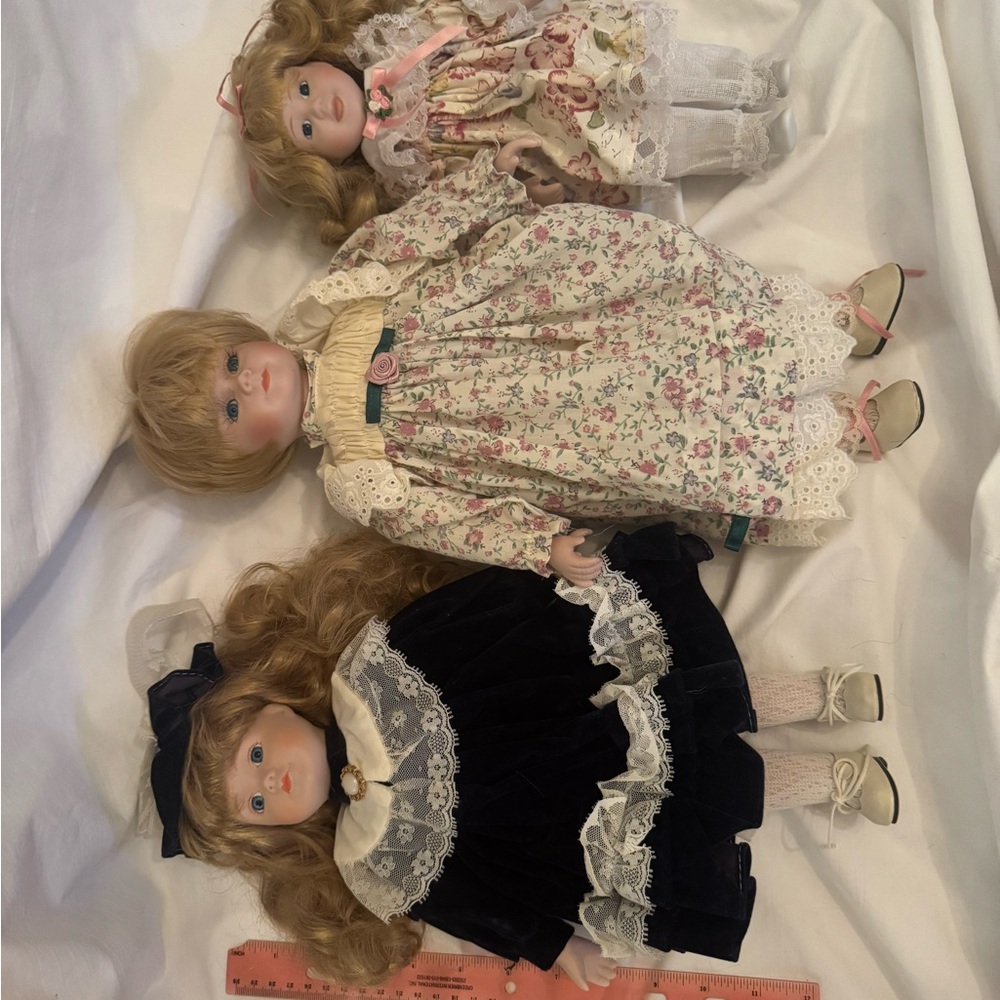 Assorted Porcelain Dolls - Picture 6 of 9